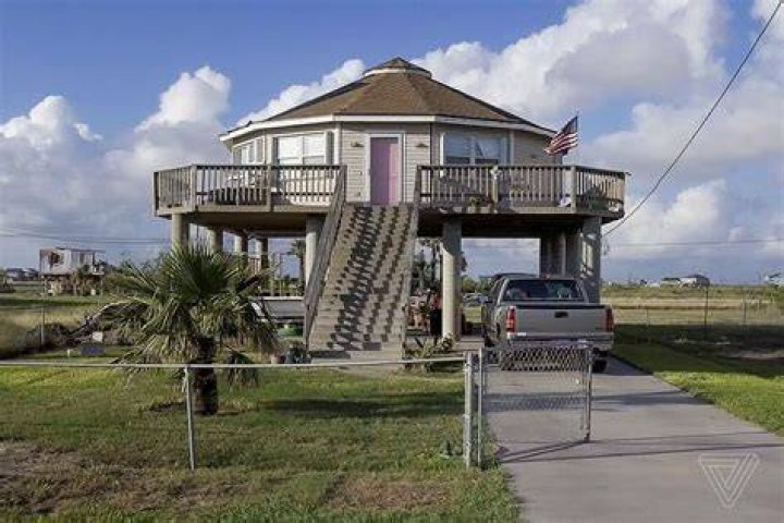 Which shape is best for a hurricane resistant home